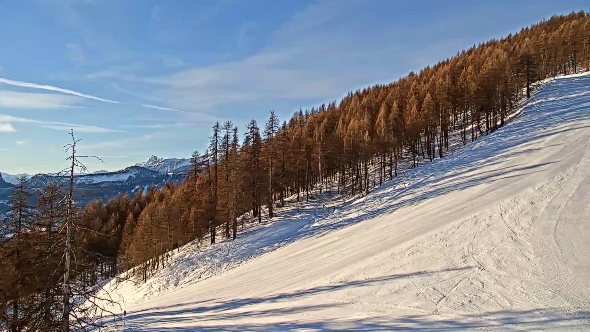 Pelvoux Vallouise Ski Slopes 1800 m Live Cam - Briancon, Hautes-Alpes, Provence-Alpes-Cote d’Azur, France