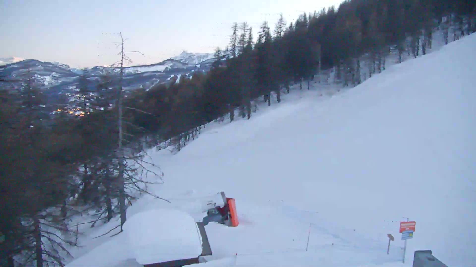 Pelvoux Vallouise Ski Slopes 1800 m Live Cam - Briancon, Hautes-Alpes, Provence-Alpes-Cote d’Azur, France