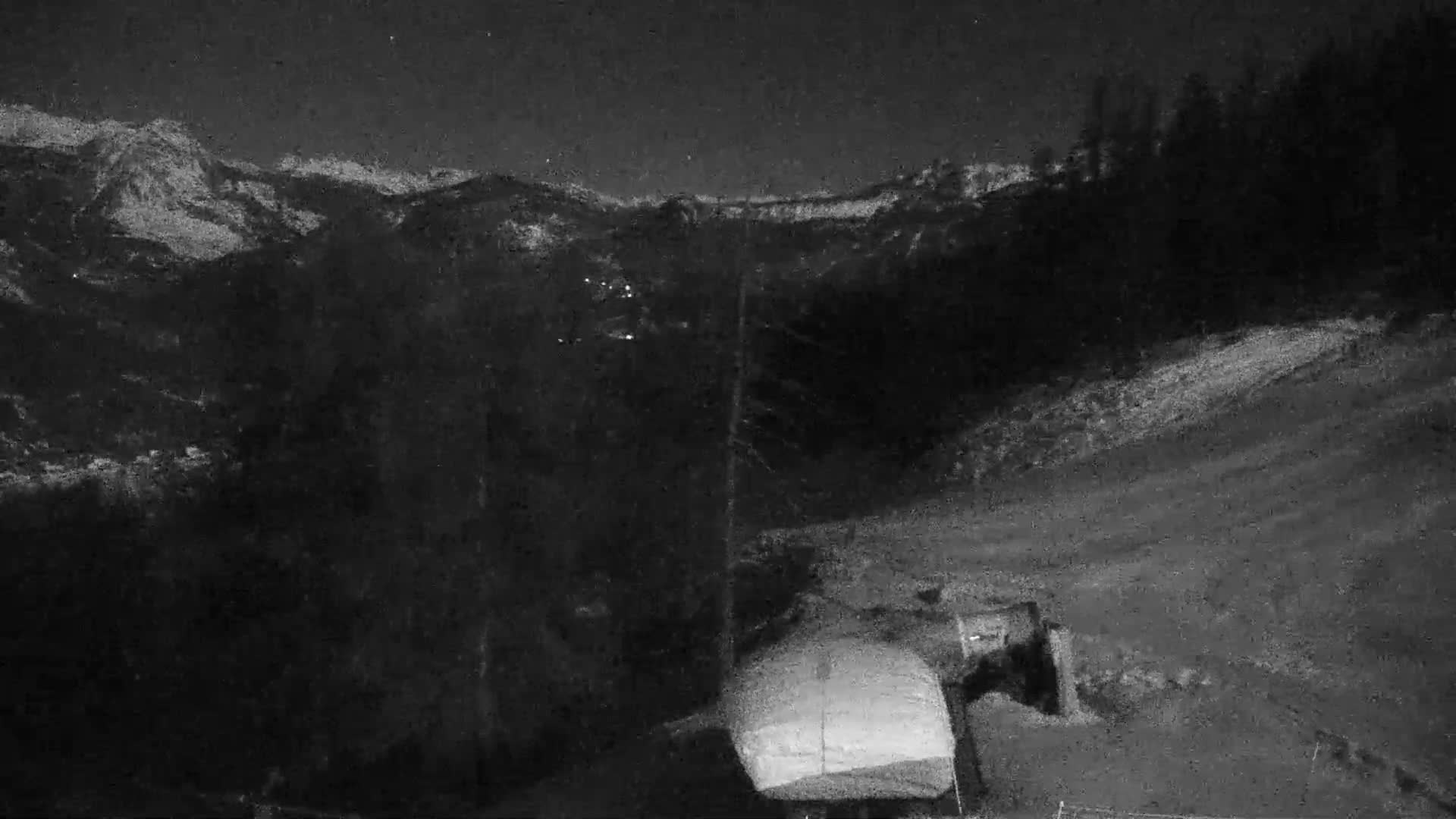 Pelvoux Vallouise Ski Slopes 1800 m Live Cam - Briancon, Hautes-Alpes, Provence-Alpes-Cote d’Azur, France