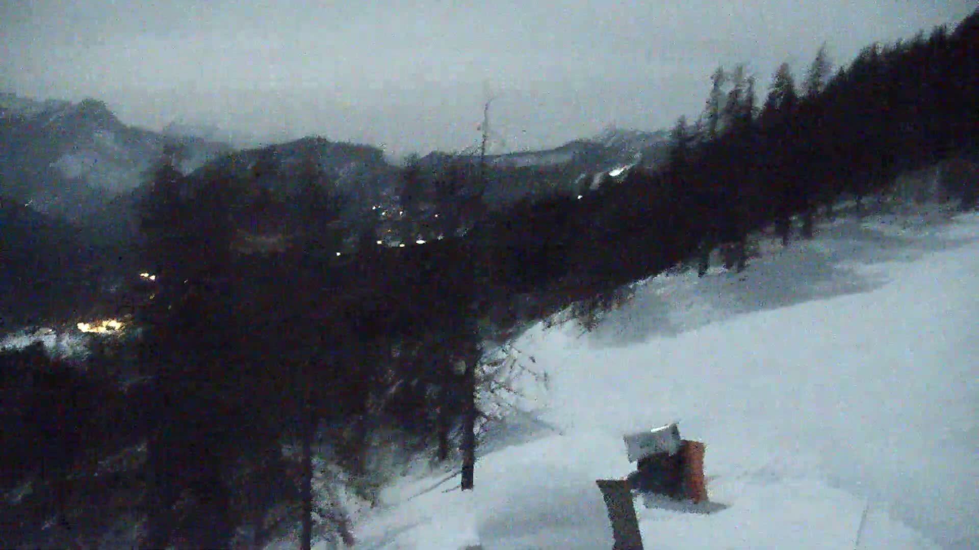 Pelvoux Vallouise Ski Slopes 1800 m Live Cam - Briancon, Hautes-Alpes, Provence-Alpes-Cote d’Azur, France