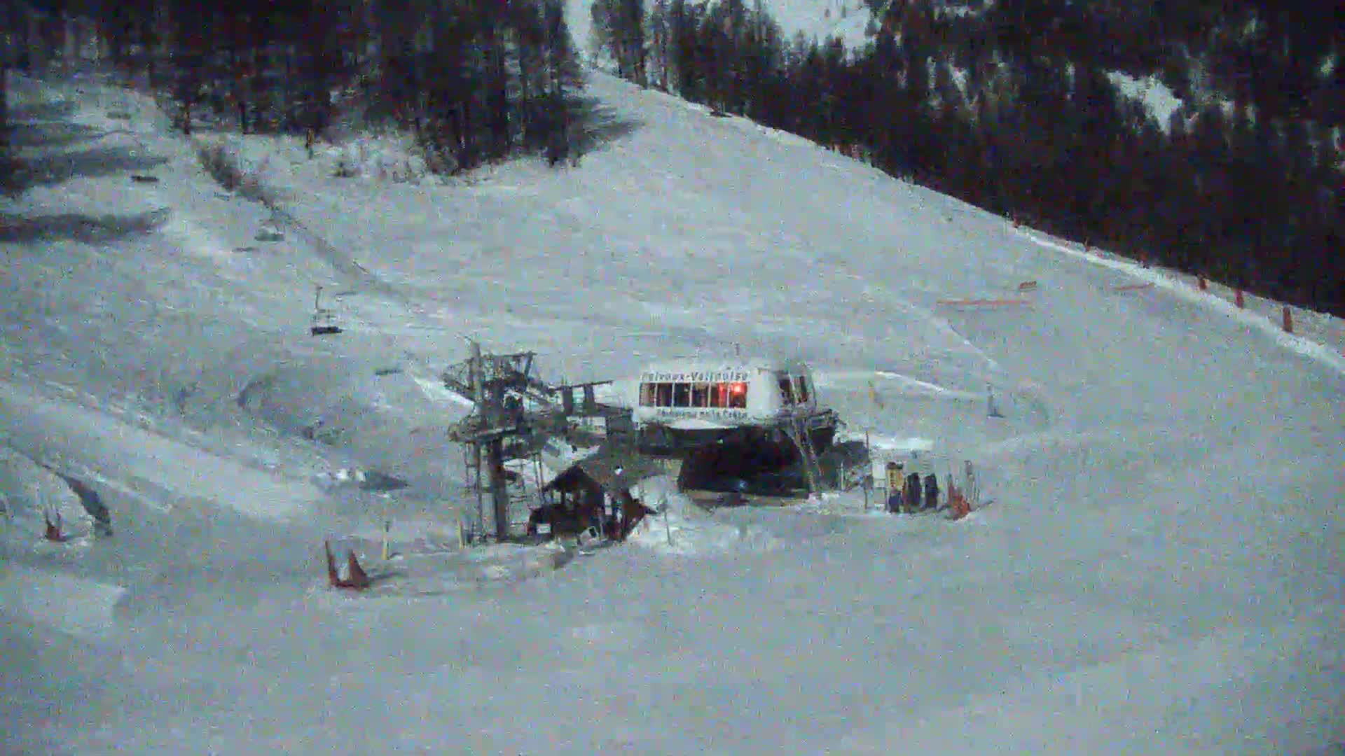 Pelvoux Vallouise Ski Slopes 1800 m Live Cam - Briancon, Hautes-Alpes, Provence-Alpes-Cote d’Azur, France