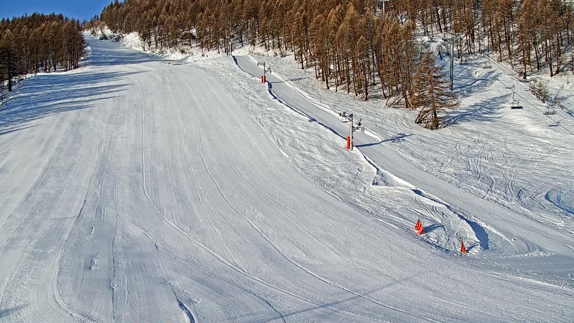 Pelvoux Vallouise Ski Slopes 1800 m Live Cam - Briancon, Hautes-Alpes, Provence-Alpes-Cote d’Azur, France