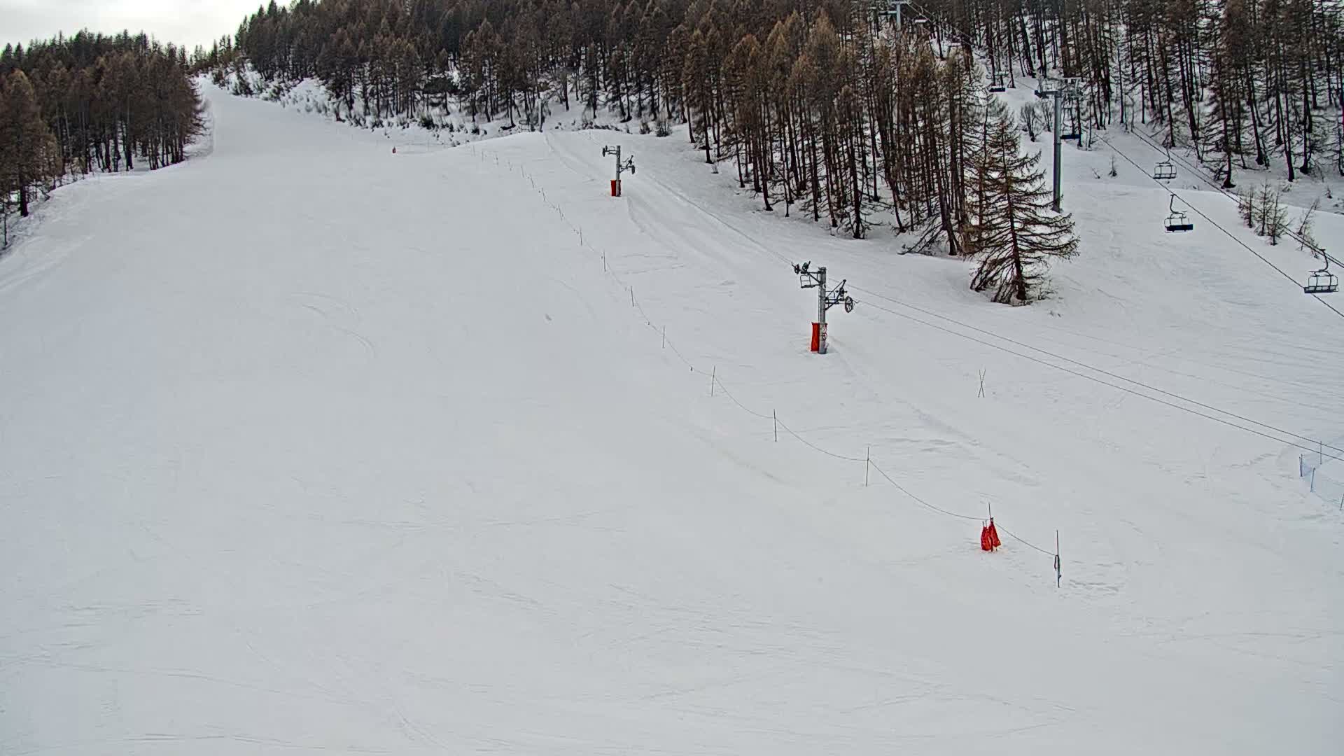 Pelvoux Vallouise Ski Slopes 1800 m Live Cam - Briancon, Hautes-Alpes, Provence-Alpes-Cote d’Azur, France