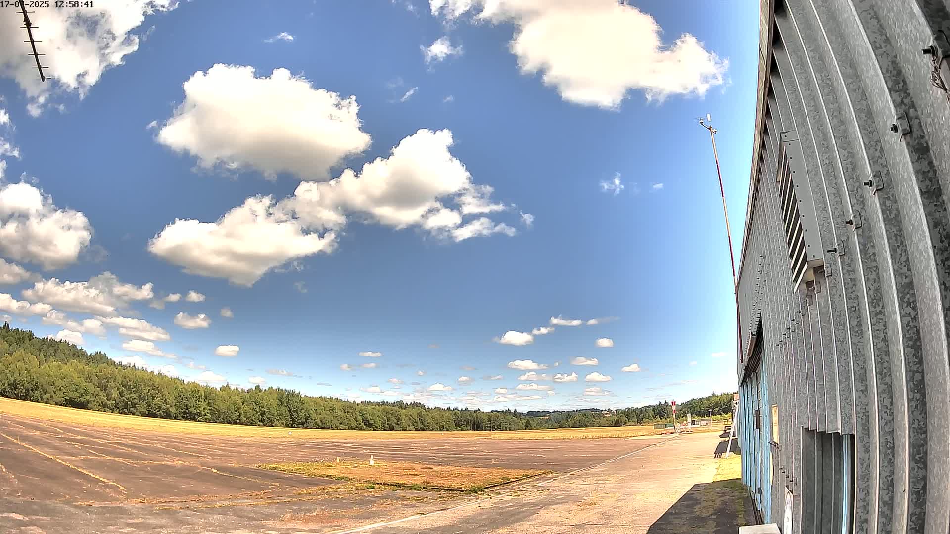 Aéroport Egletons Airport Live Cam  - Ussel, Correze, Nouvelle-Aquitaine, France