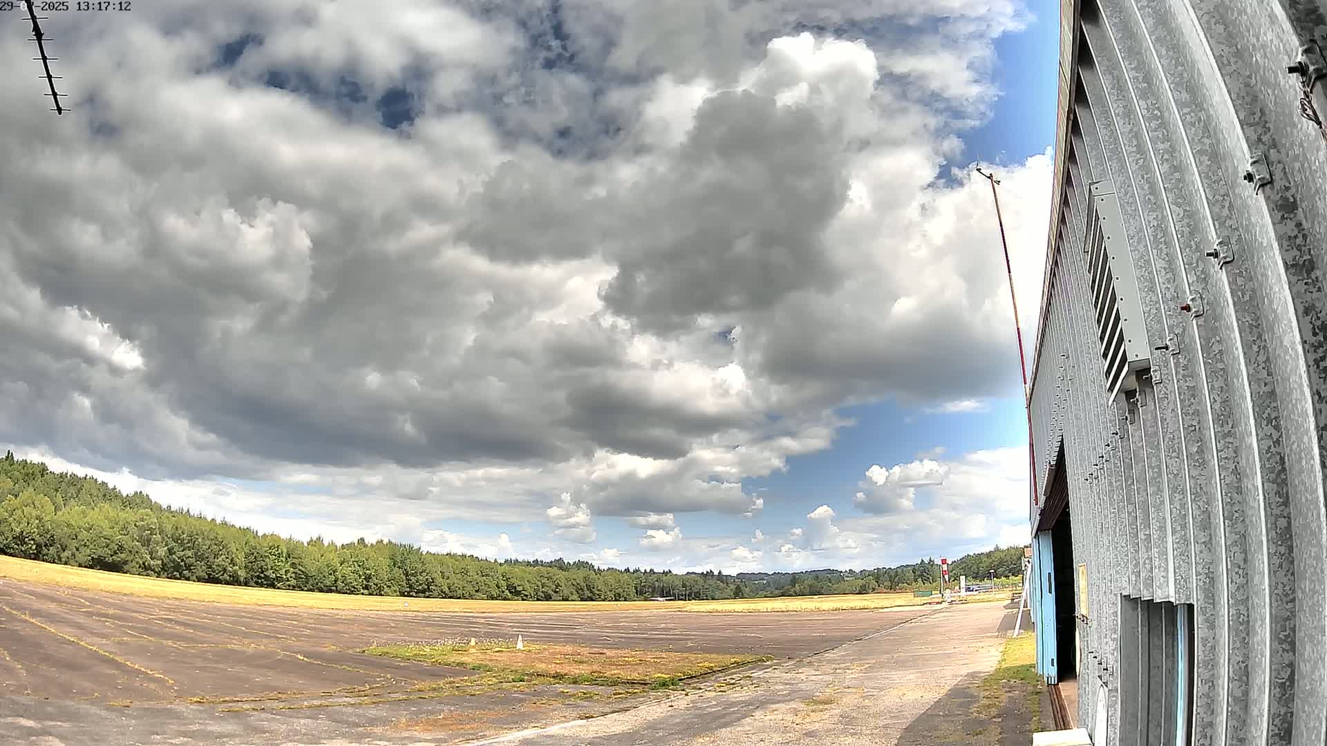 Aéroport Egletons Airport Live Cam  - Ussel, Correze, Nouvelle-Aquitaine, France