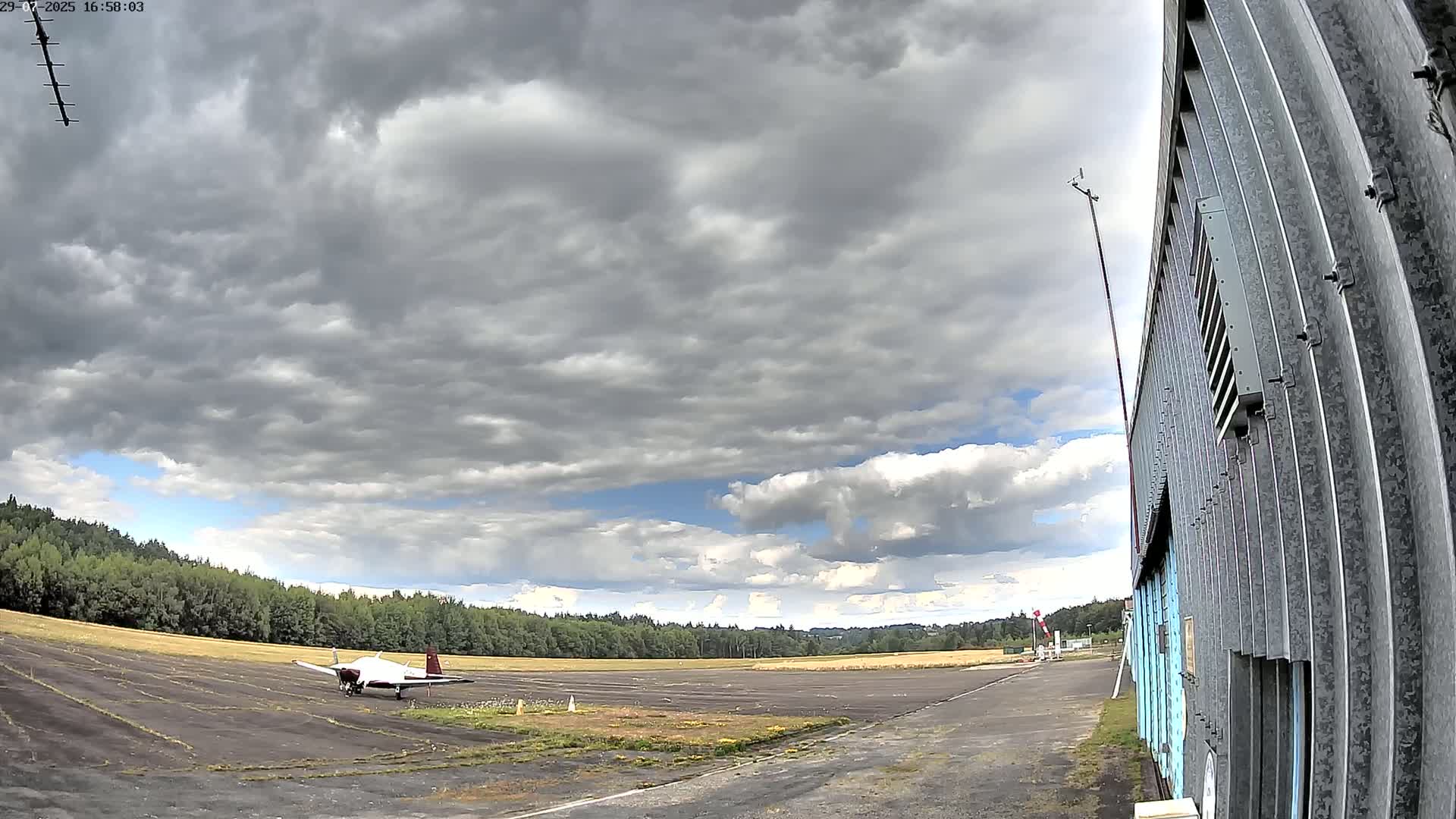 Aéroport Egletons Airport Live Cam  - Ussel, Correze, Nouvelle-Aquitaine, France
