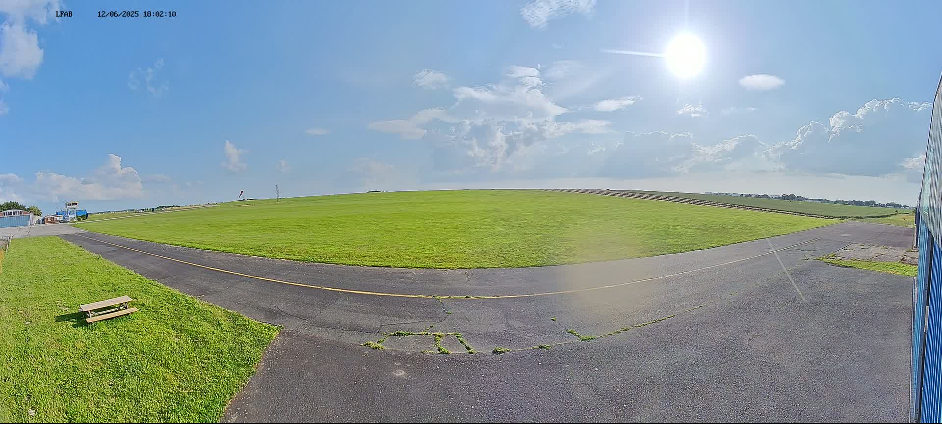 Dieppe Saint Aubin Airport  Live Cam DPE/LFAB - Dieppe, Seine-Maritime, Normandie, France