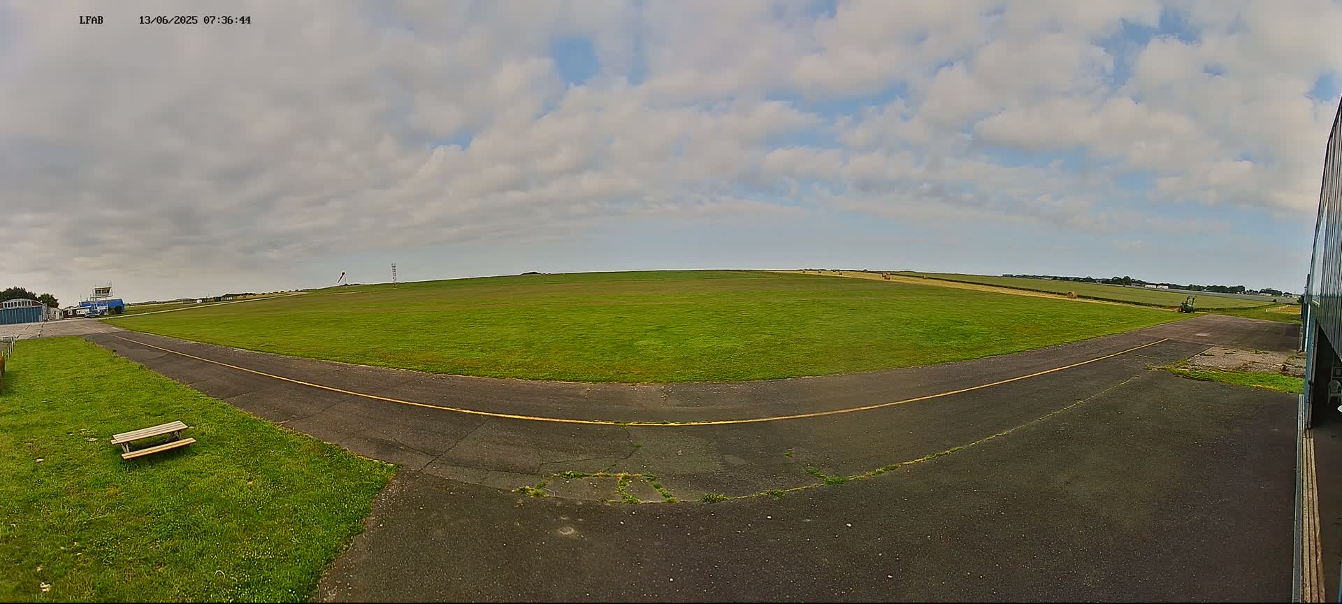  Dieppe Saint Aubin Airport  Live Cam DPE/LFAB - Dieppe, Seine-Maritime, Normandie, France