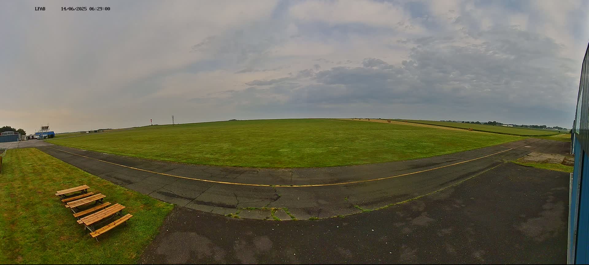  Dieppe Saint Aubin Airport  Live Cam DPE/LFAB - Dieppe, Seine-Maritime, Normandie, France