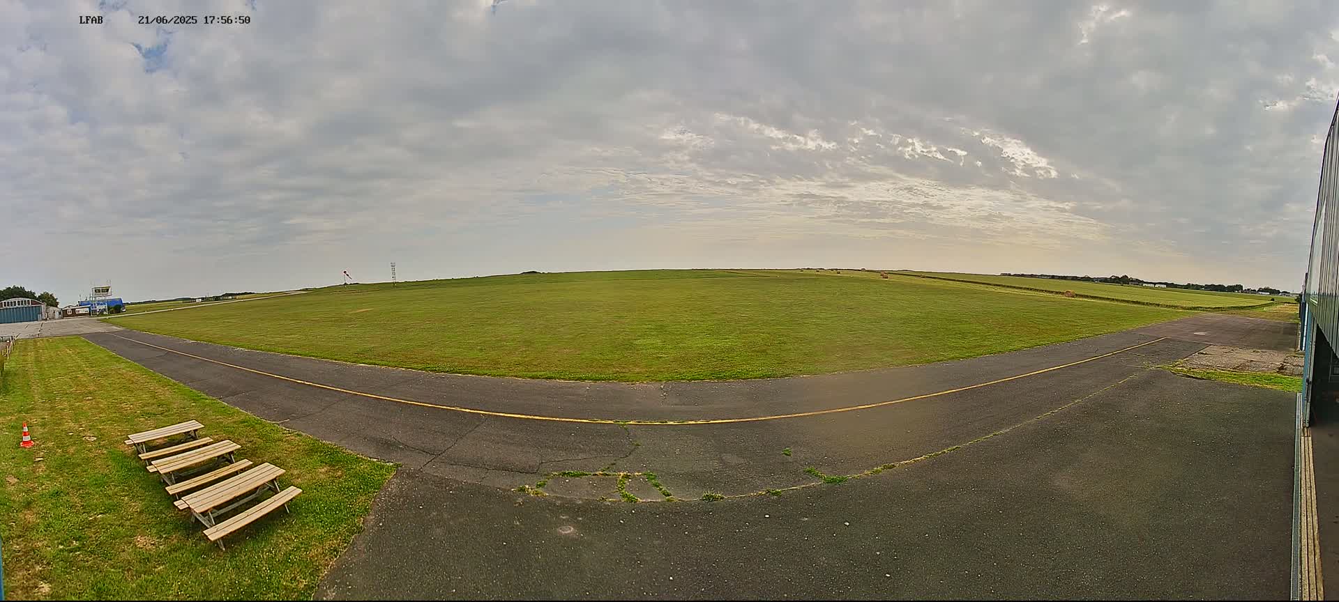 Dieppe Saint Aubin Airport  Live Cam DPE/LFAB - Dieppe, Seine-Maritime, Normandie, France