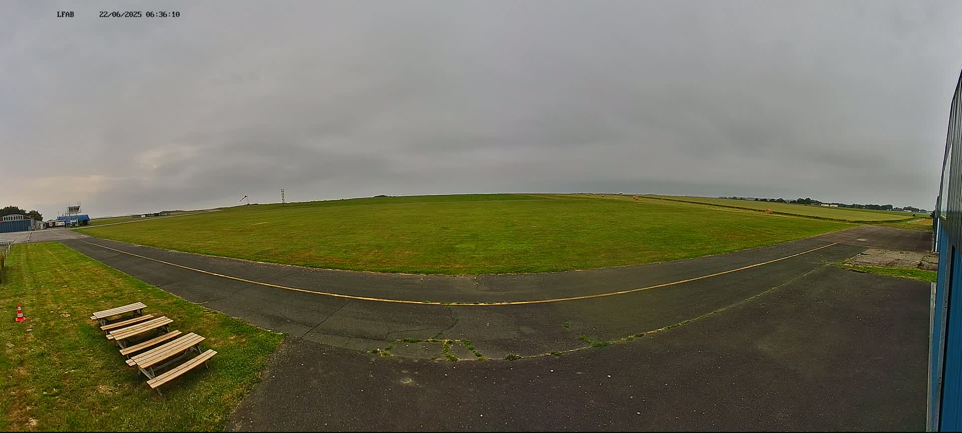Dieppe Saint Aubin Airport  Live Cam DPE/LFAB - Dieppe, Seine-Maritime, Normandie, France