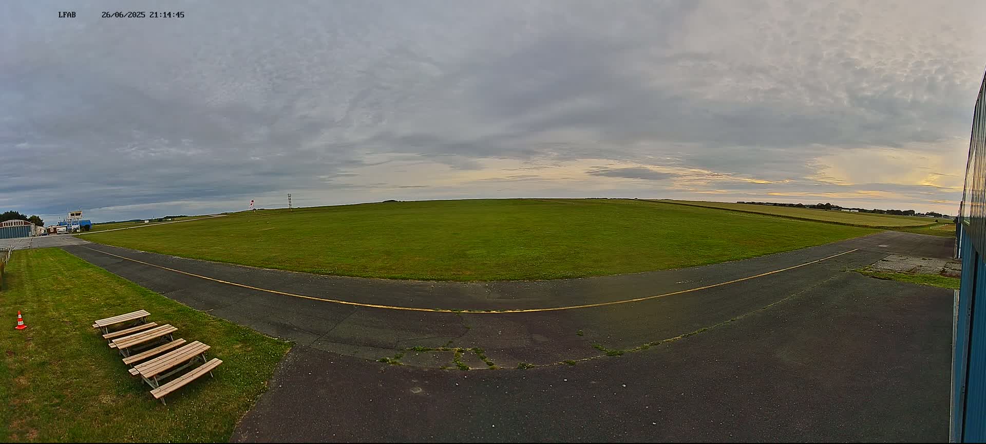 Dieppe Saint Aubin Airport  Live Cam DPE/LFAB - Dieppe, Seine-Maritime, Normandie, France