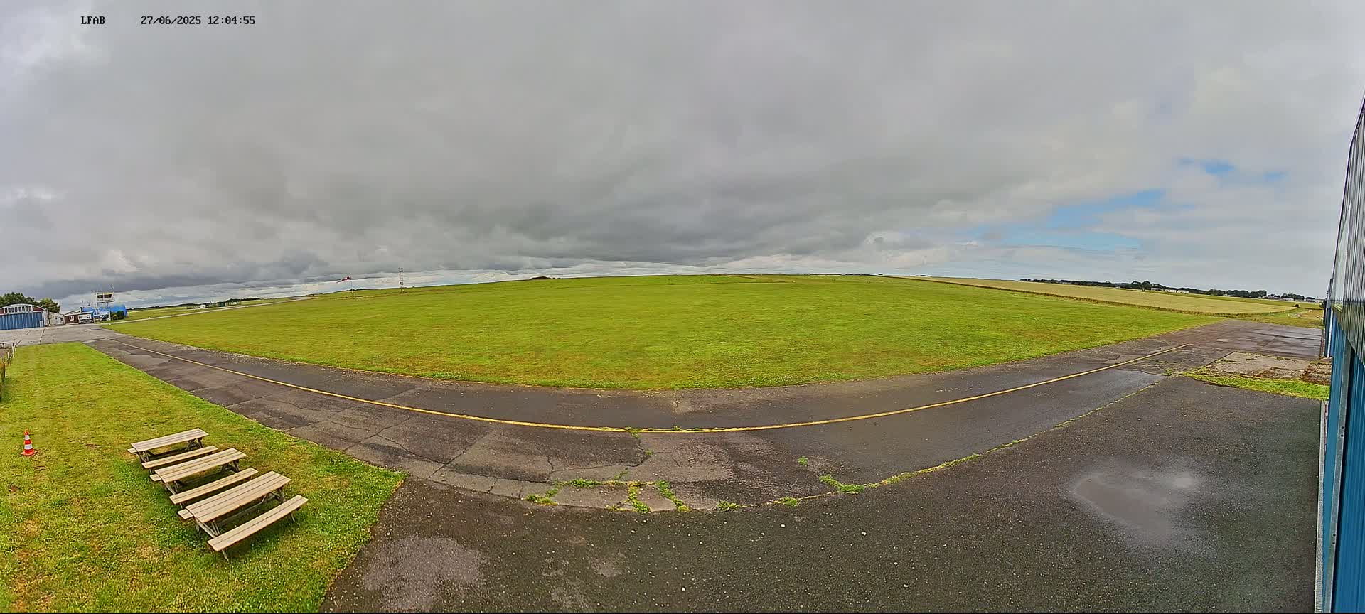 Dieppe Saint Aubin Airport  Live Cam DPE/LFAB - Dieppe, Seine-Maritime, Normandie, France