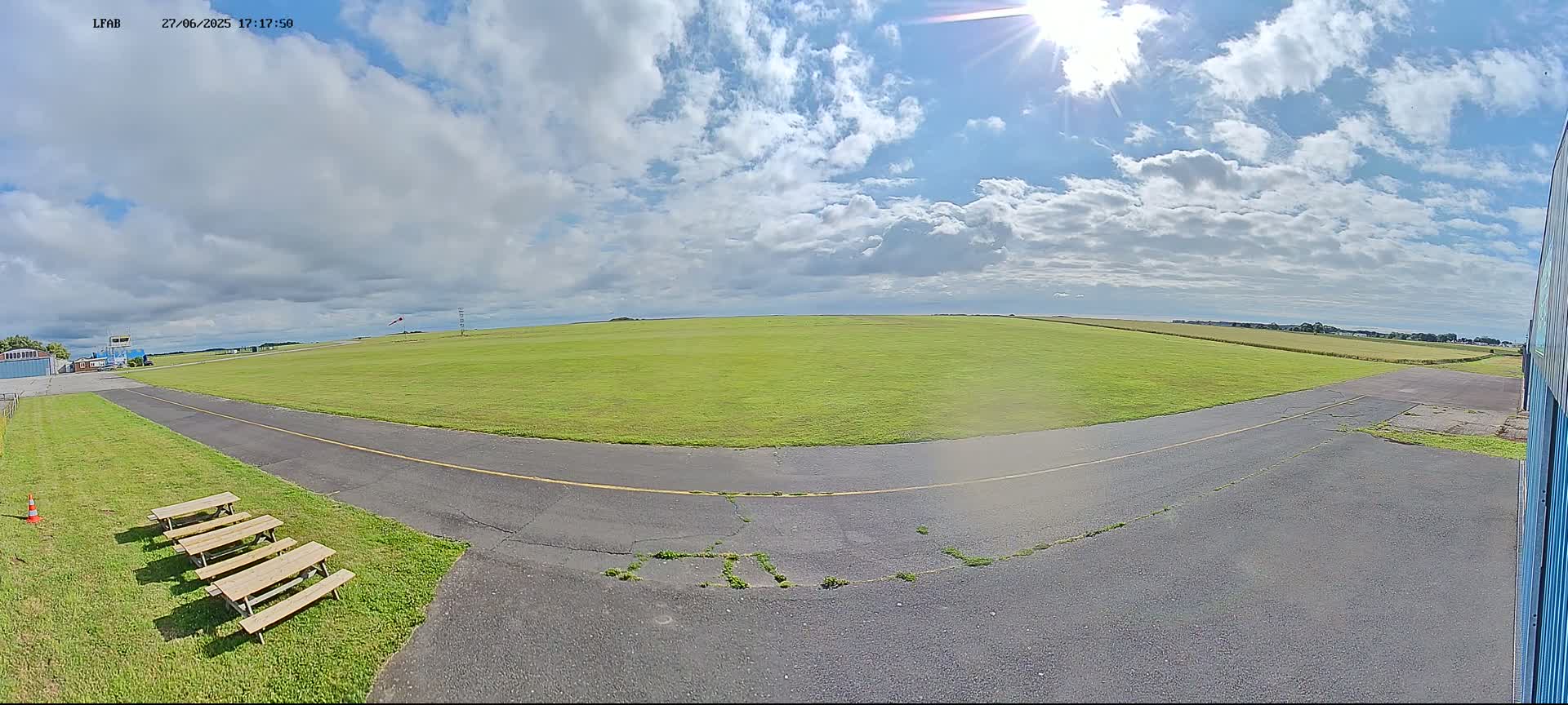 Dieppe Saint Aubin Airport  Live Cam DPE/LFAB - Dieppe, Seine-Maritime, Normandie, France