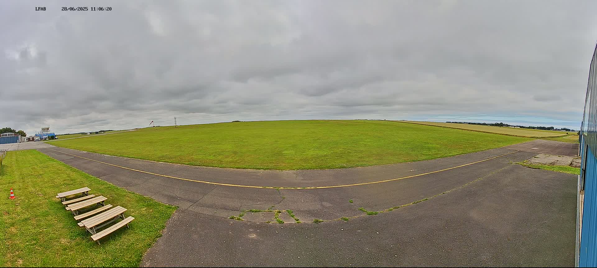 Dieppe Saint Aubin Airport  Live Cam DPE/LFAB - Dieppe, Seine-Maritime, Normandie, France