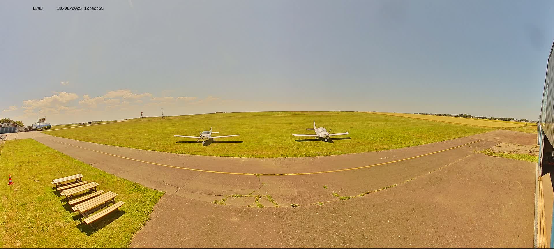 Dieppe Saint Aubin Airport  Live Cam DPE/LFAB - Dieppe, Seine-Maritime, Normandie, France