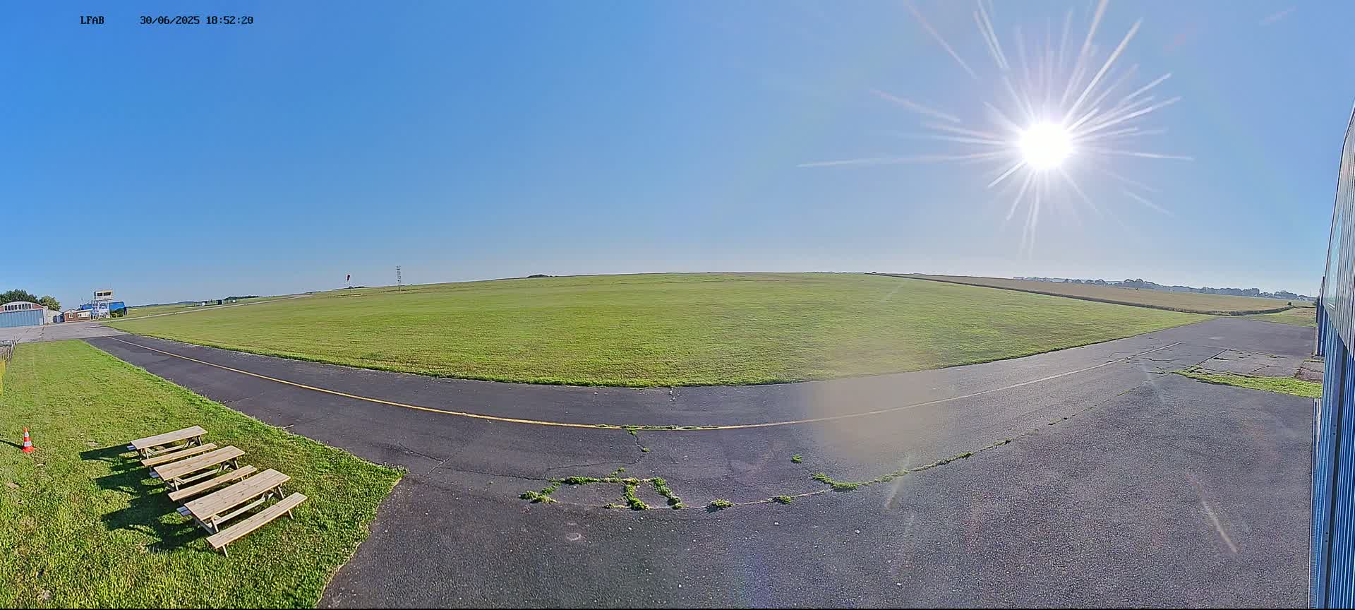 Dieppe Saint Aubin Airport  Live Cam DPE/LFAB - Dieppe, Seine-Maritime, Normandie, France