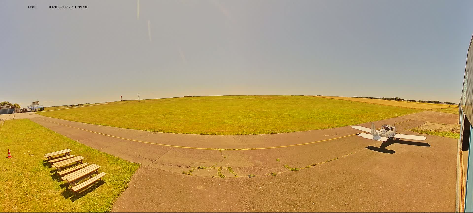 Dieppe Saint Aubin Airport  Live Cam DPE/LFAB - Dieppe, Seine-Maritime, Normandie, France