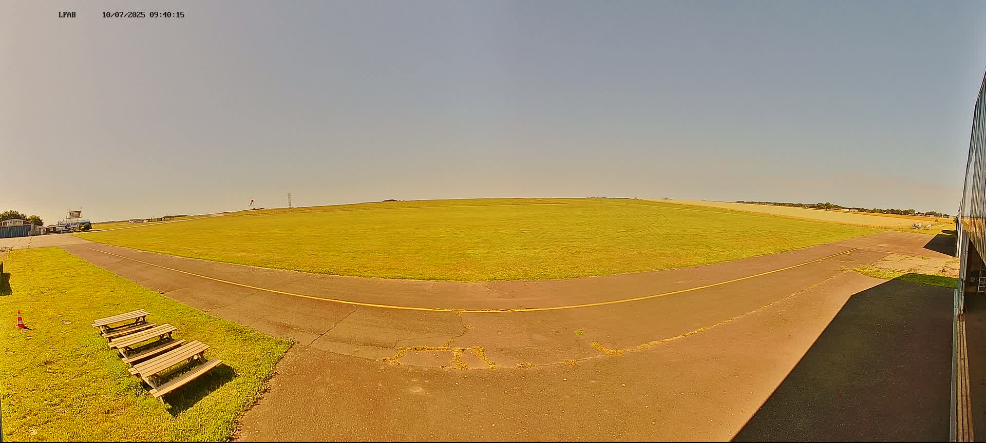 Dieppe Saint Aubin Airport  Live Cam DPE/LFAB - Dieppe, Seine-Maritime, Normandie, France
