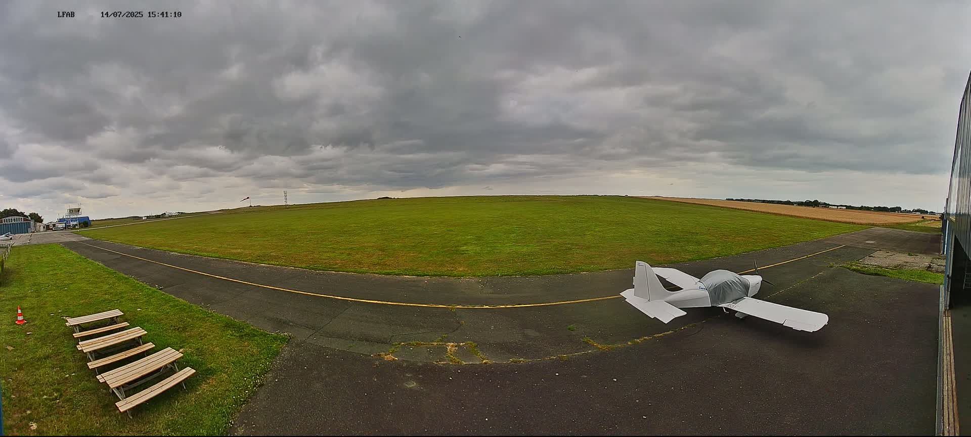 Dieppe Saint Aubin Airport  Live Cam DPE/LFAB - Dieppe, Seine-Maritime, Normandie, France
