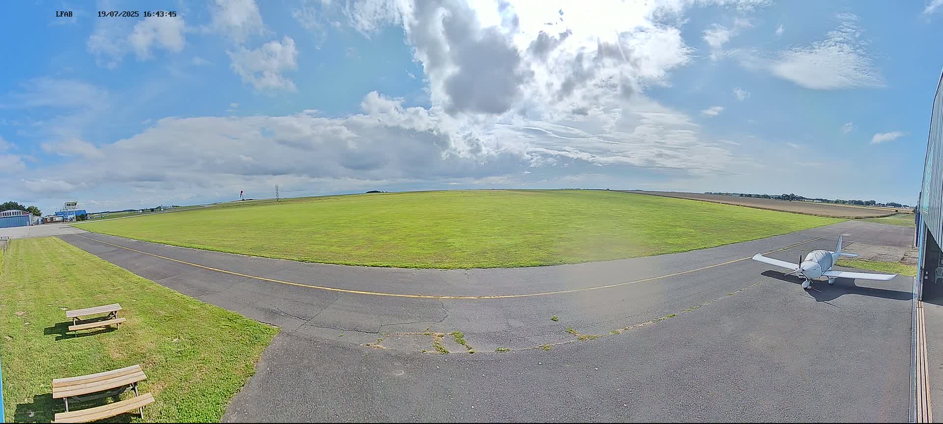 Dieppe Saint Aubin Airport  Live Cam DPE/LFAB - Dieppe, Seine-Maritime, Normandie, France