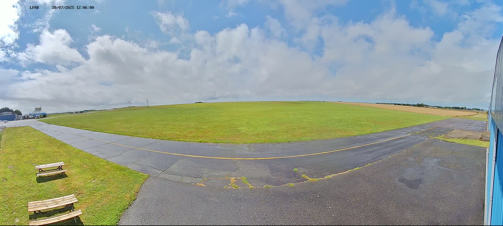 Dieppe Saint Aubin Airport  Live Cam DPE/LFAB - Dieppe, Seine-Maritime, Normandie, France