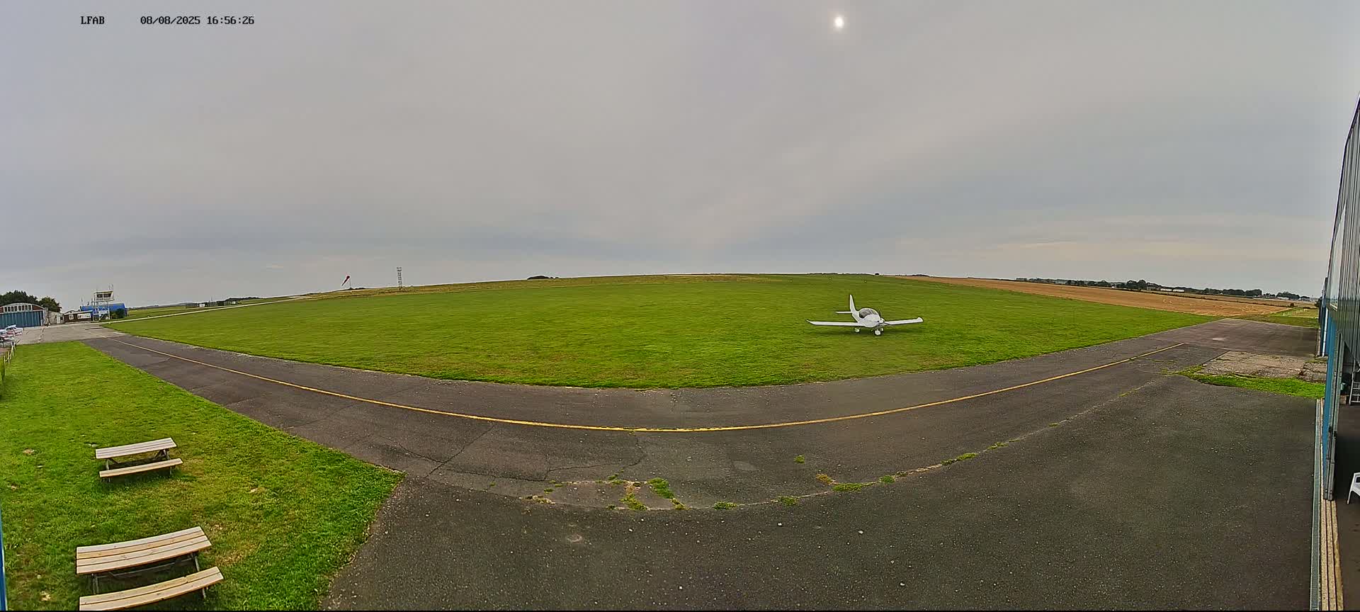 Dieppe Saint Aubin Airport  Live Cam DPE/LFAB - Dieppe, Seine-Maritime, Normandie, France