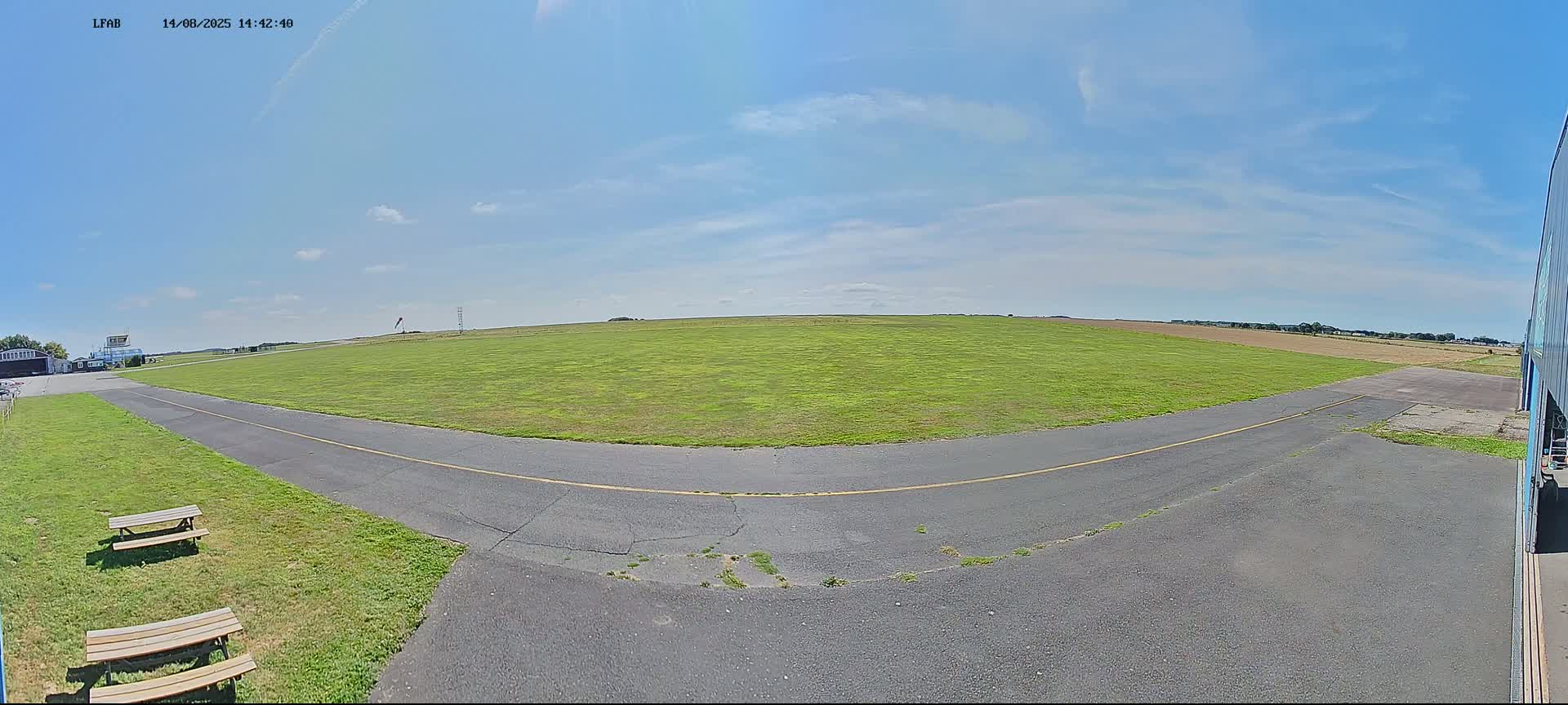 Dieppe Saint Aubin Airport  Live Cam DPE/LFAB - Dieppe, Seine-Maritime, Normandie, France