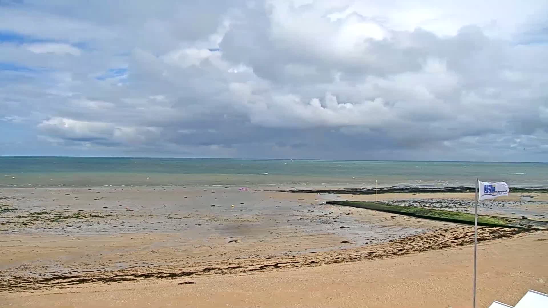 Plage de Langrune-sur-Mer Beach Live Cam - Caen, Calvados, Normandie, France