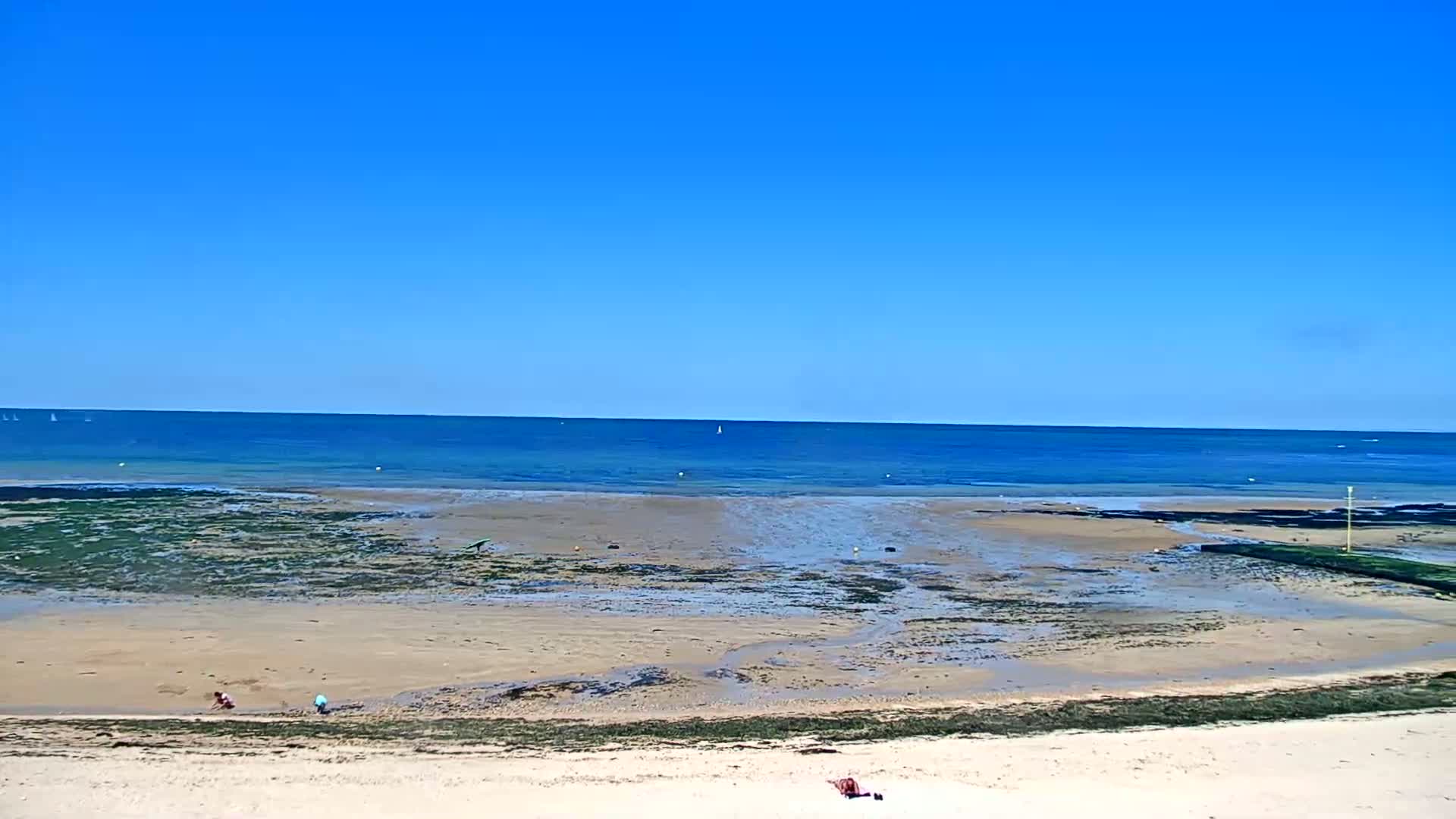Plage de Langrune-sur-Mer Beach Live Cam - Caen, Calvados, Normandie, France