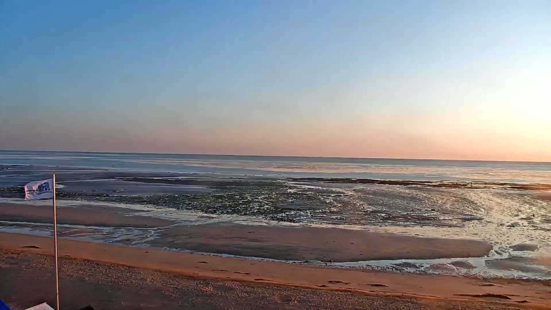 Plage de Langrune-sur-Mer Beach Live Cam - Caen, Calvados, Normandie, France