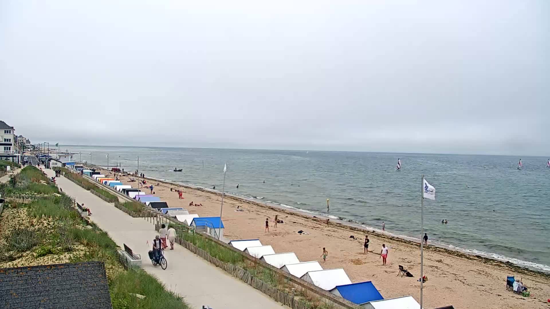 Plage de Langrune-sur-Mer Beach Live Cam - Caen, Calvados, Normandie, France