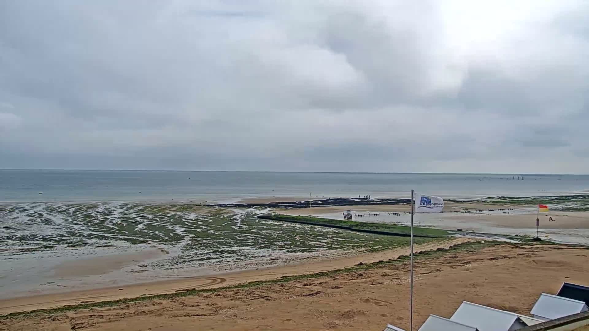 Plage de Langrune-sur-Mer Beach Live Cam - Caen, Calvados, Normandie, France