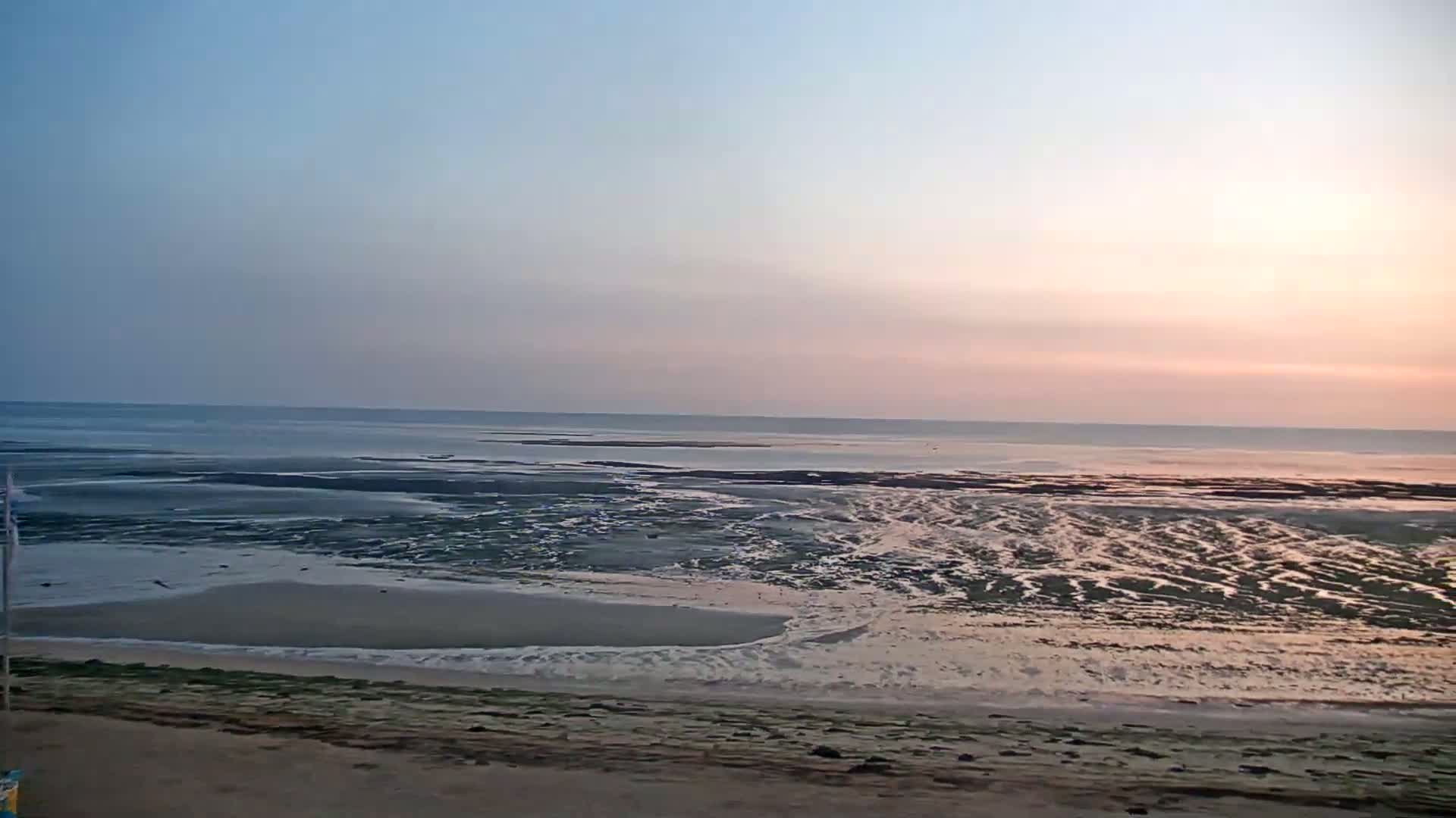 Plage de Langrune-sur-Mer Beach Live Cam - Caen, Calvados, Normandie, France