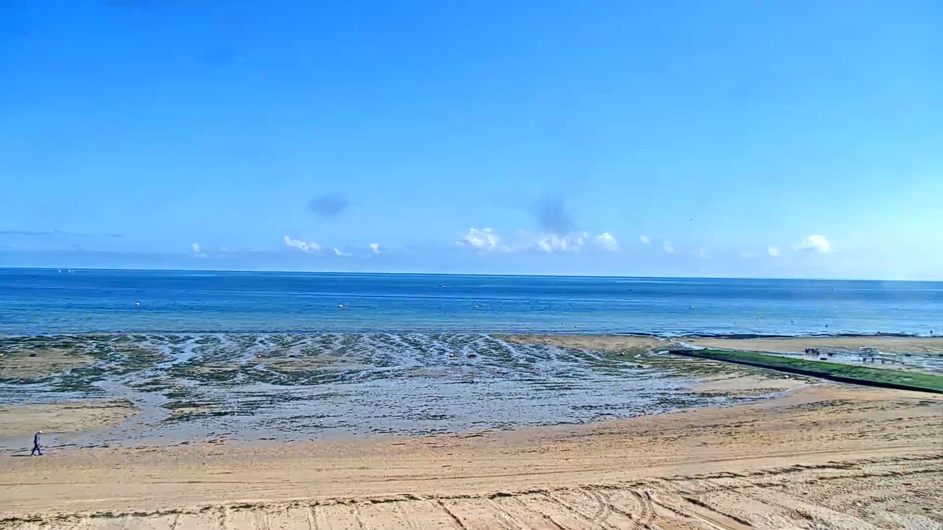 Plage de Langrune-sur-Mer Beach Live Cam - Caen, Calvados, Normandie, France