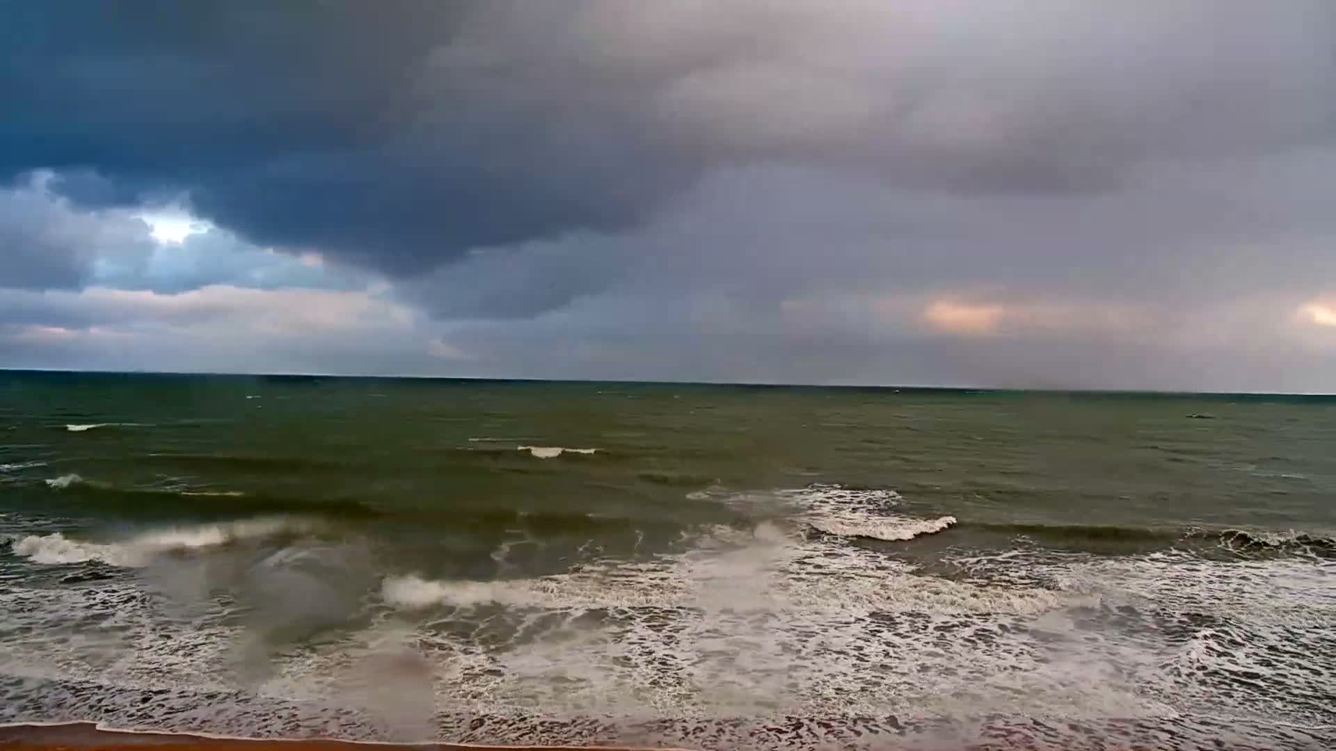 Plage de Langrune-sur-Mer Beach Live Cam - Caen, Calvados, Normandie, France