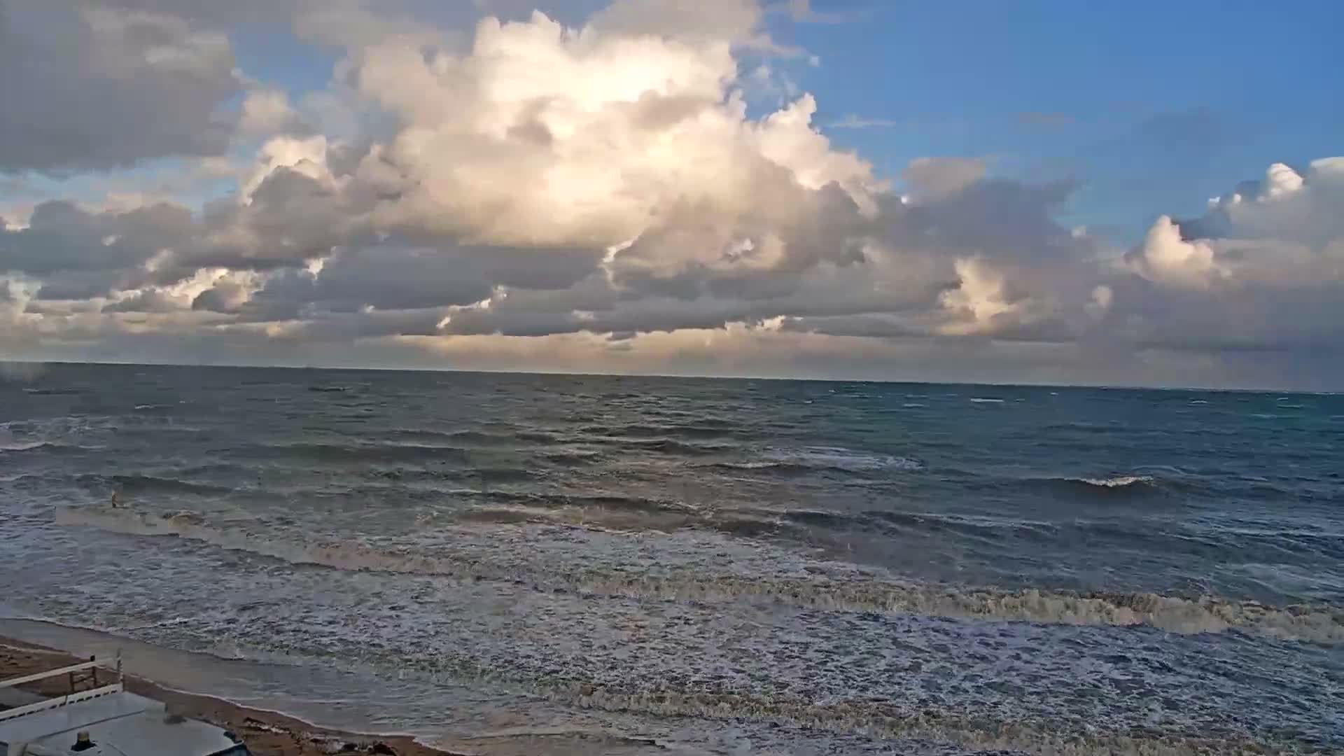 Plage de Langrune-sur-Mer Beach Live Cam - Caen, Calvados, Normandie, France