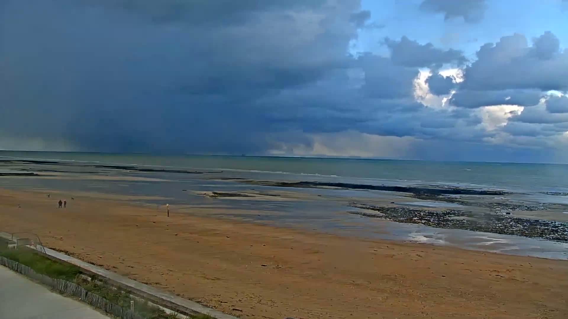 Plage de Langrune-sur-Mer Beach Live Cam - Caen, Calvados, Normandie, France