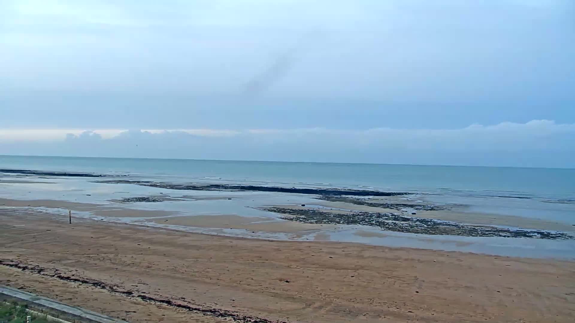 Plage de Langrune-sur-Mer Beach Live Cam - Caen, Calvados, Normandie, France