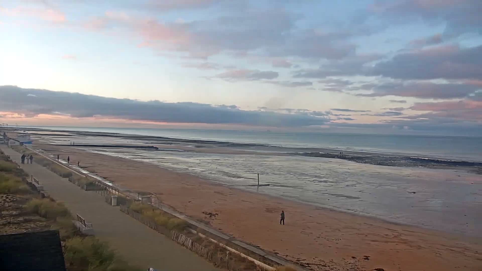Plage de Langrune-sur-Mer Beach Live Cam - Caen, Calvados, Normandie, France