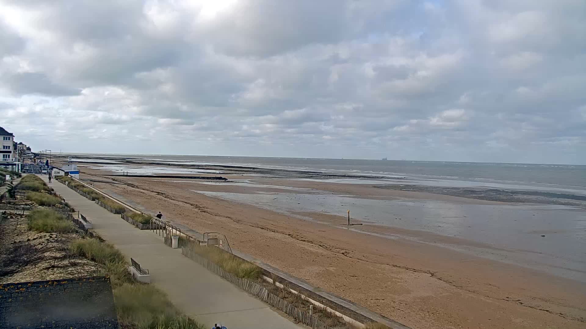 Plage de Langrune-sur-Mer Beach Live Cam - Caen, Calvados, Normandie, France