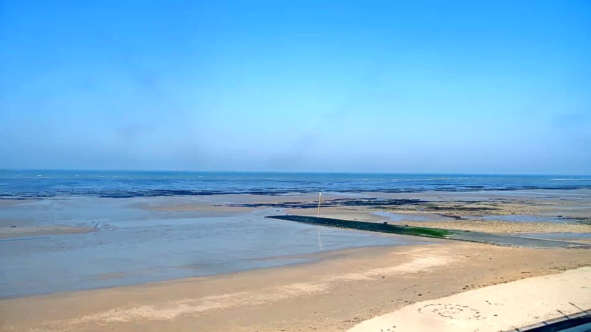 Plage de Langrune-sur-Mer Beach Live Cam - Caen, Calvados, Normandie, France