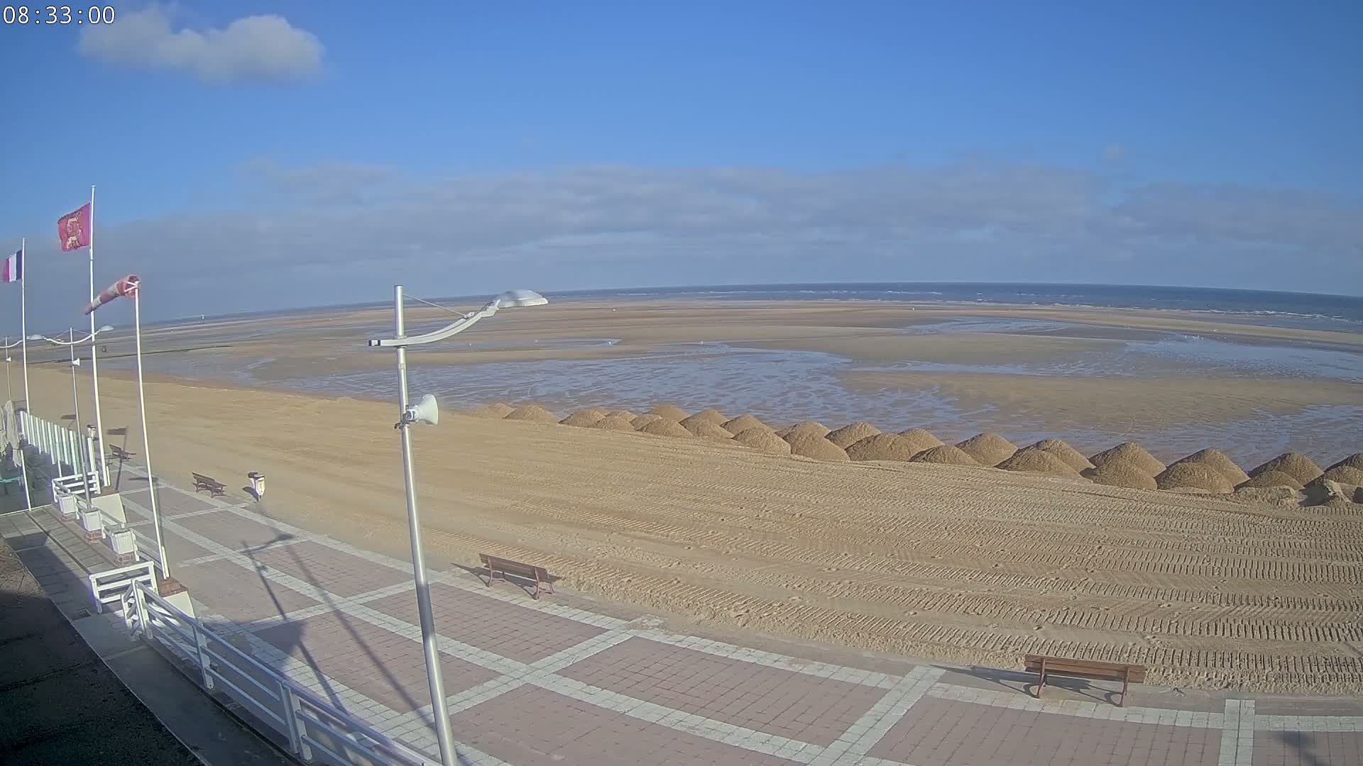 Plage de Houlgate Beach Live Cam - 	Lisieux, Calvados, Normandie, France