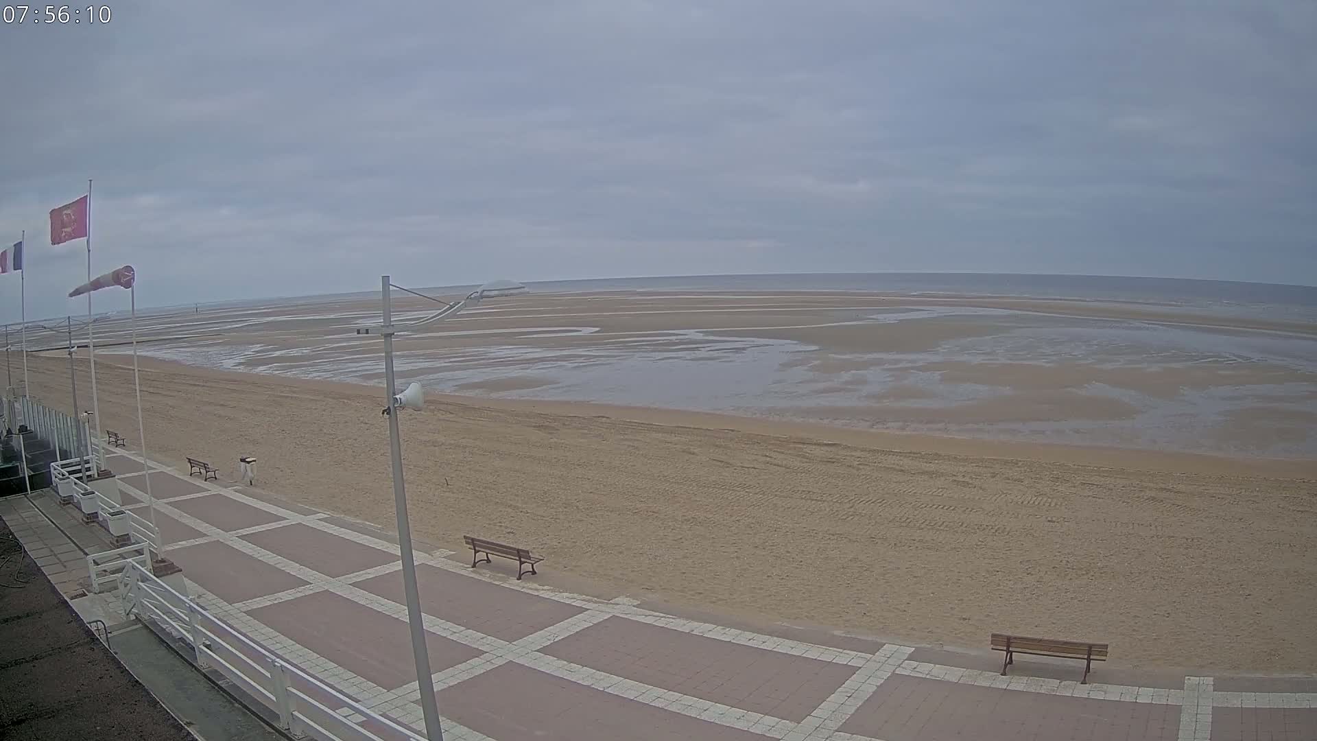 Plage de Houlgate Beach Live Cam - 	Lisieux, Calvados, Normandie, France