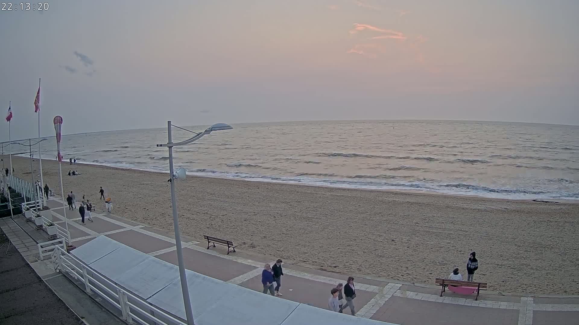 Plage de Houlgate Beach Live Cam - 	Lisieux, Calvados, Normandie, France