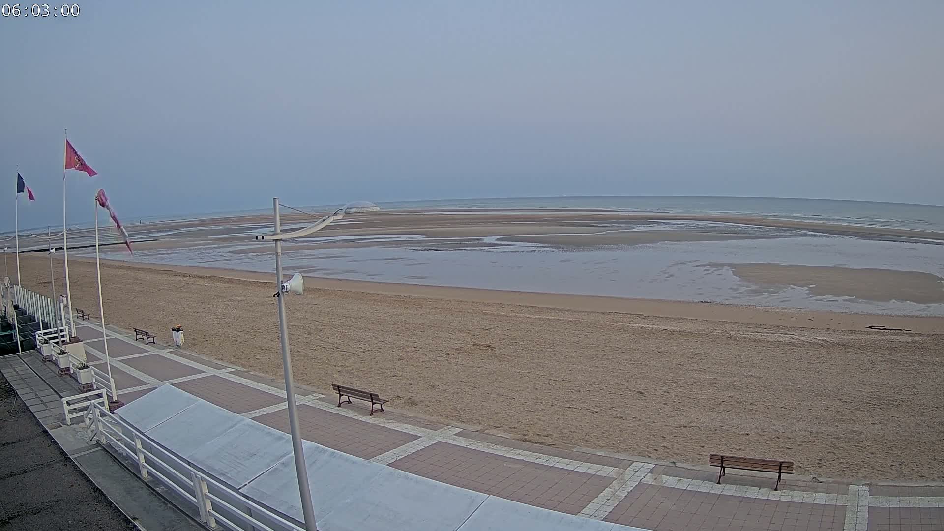Plage de Houlgate Beach Live Cam - 	Lisieux, Calvados, Normandie, France