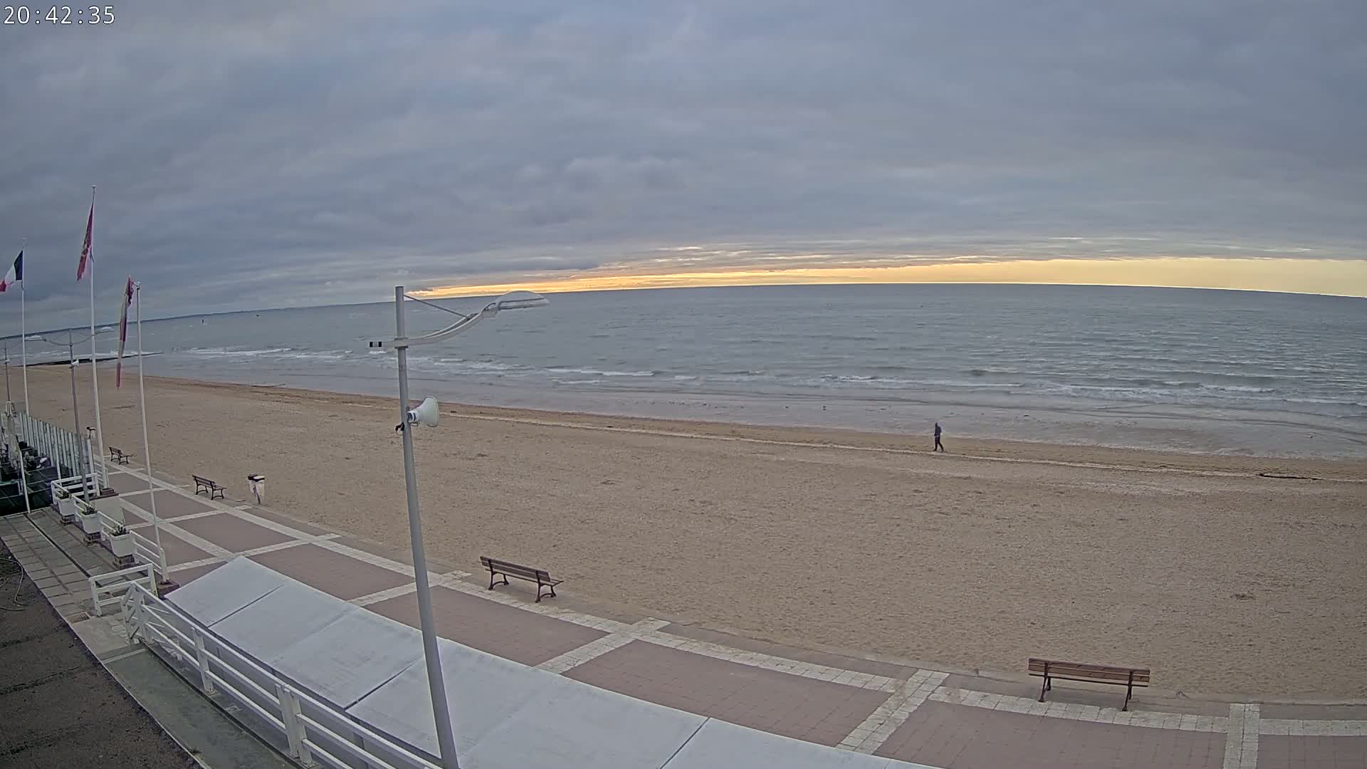 Plage de Houlgate Beach Live Cam - 	Lisieux, Calvados, Normandie, France