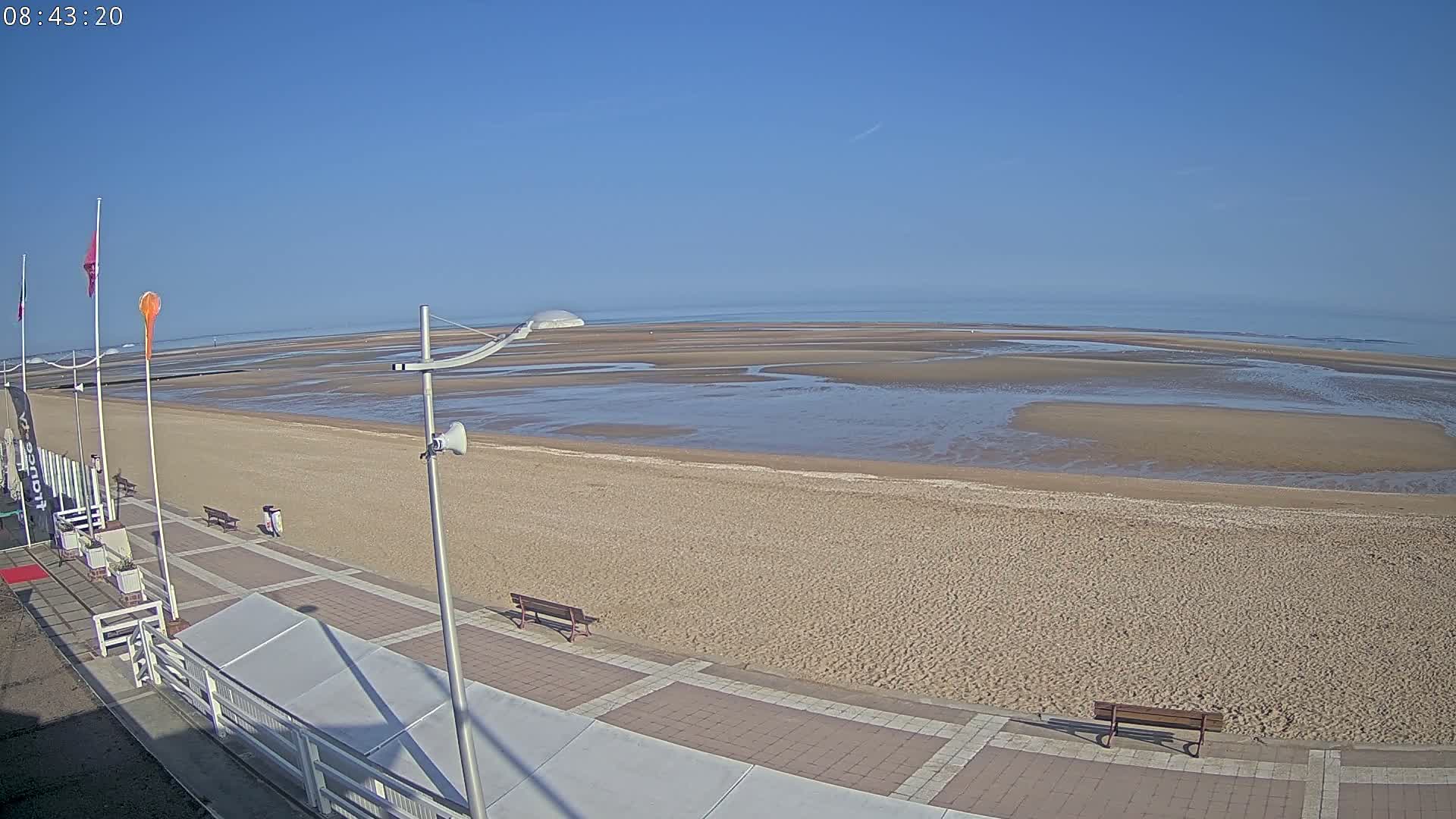 Plage de Houlgate Beach Live Cam - 	Lisieux, Calvados, Normandie, France