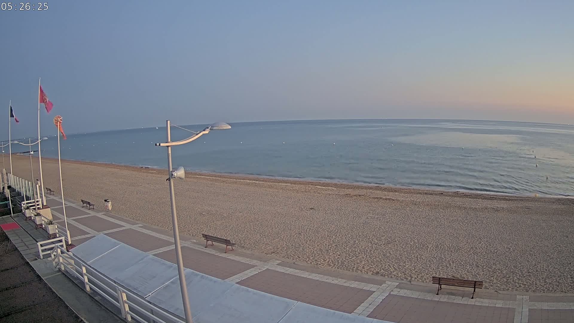 Plage de Houlgate Beach Live Cam - 	Lisieux, Calvados, Normandie, France