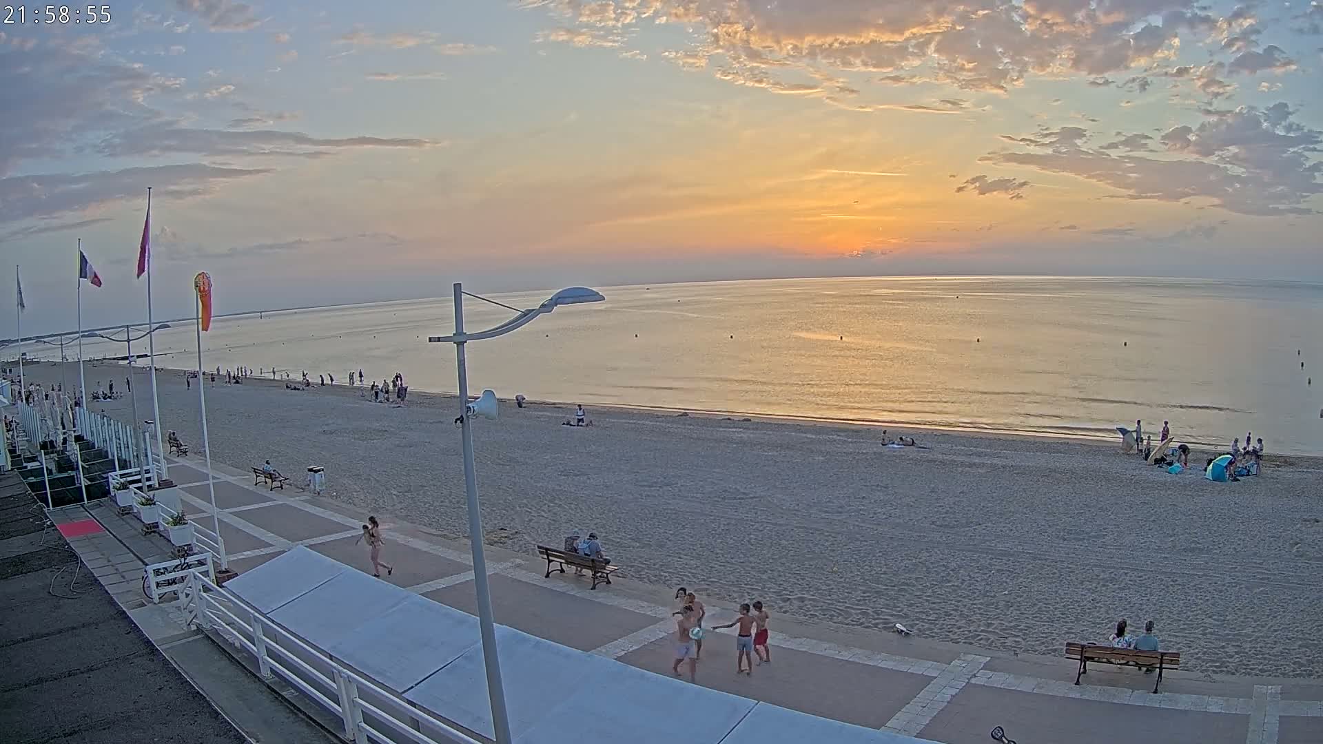 Plage de Houlgate Beach Live Cam - 	Lisieux, Calvados, Normandie, France